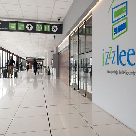 Izzzleep Aeropuerto Terminal 1 Hotel Kota Meksiko Bagian luar foto